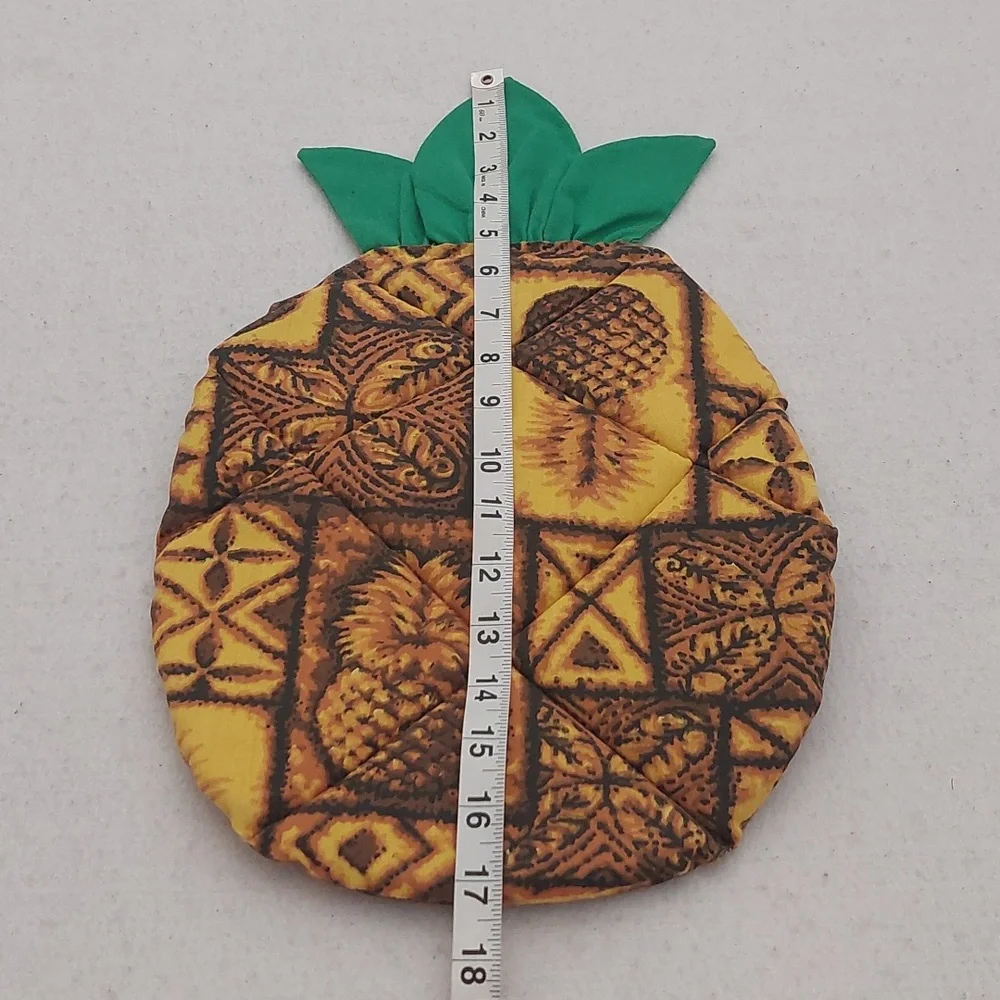 LANAKILA CRAFTS Hawaiian Pineapple Print Mitt Pot Holders